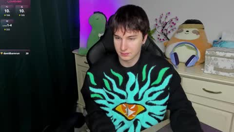 Snapshot of vincent__strong chatting on February 8, 4:27 am Vincent Strong online show from February 8, 4:27 am