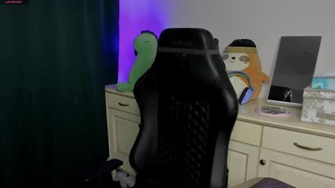 Snapshot of vincent__strong chatting on February 22, 8:57 am Vincent Strong online show from February 22, 8:57 am