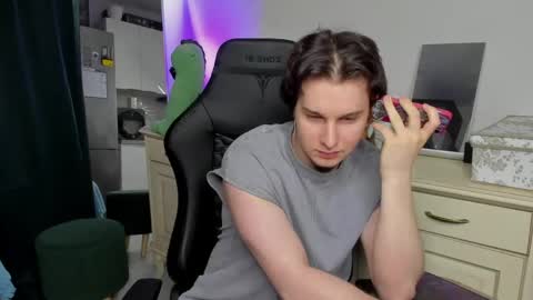 Vincent Strong online show from April 24, 10:18 am