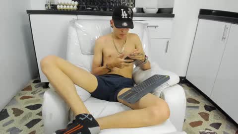 Snapshot of vincenthunter chatting on December 12, 1:21 am Vincent online show from December 12, 1:21 am