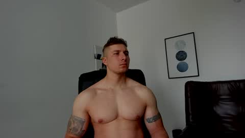 Snapshot of vincentt98 chatting on August 4, 12:19 pm vincentt98 online show from August 4, 12:19 pm