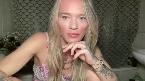 Snapshot of vinique99 chatting on May 24, 2:55 pm vinique99 online show from May 24, 2:55 pm