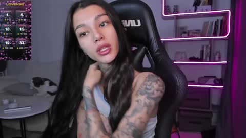 vinkitinkii online show from December 8, 6:22 am