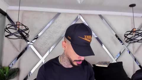 ---Vinzen--- online show from November 6, 5:19 am