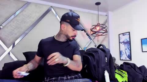 ---Vinzen--- online show from November 10, 5:28 am