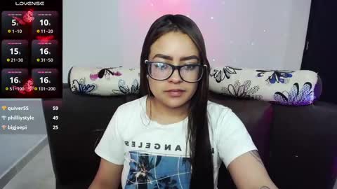 Snapshot of vio_let_ chatting on February 16, 9:38 pm Daniela online show from February 16, 9:38 pm