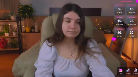 Snapshot of viola__shy chatting on May 23, 9:19 pm Viola online show from May 23, 9:19 pm