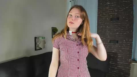 Snapshot of viola_larson chatting on June 1, 4:52 pm Viola but friends call me Sisi online show from June 1, 4:52 pm