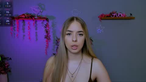 viola_sweet_ online show from May 31, 8:43 am