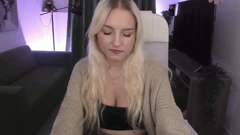 Snapshot of violamore chatting on April 4, 6:05 pm violamore online show from April 4, 6:05 pm