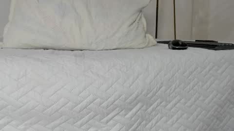 Snapshot of violeet_gray chatting on February 14, 5:57 pm violeet_gray online show from February 14, 5:57 pm