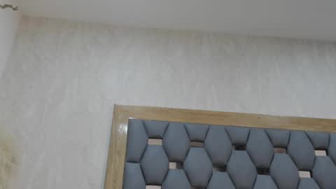 Snapshot of violeet_gray chatting on February 26, 6:15 am violeet_gray online show from February 26, 6:15 am