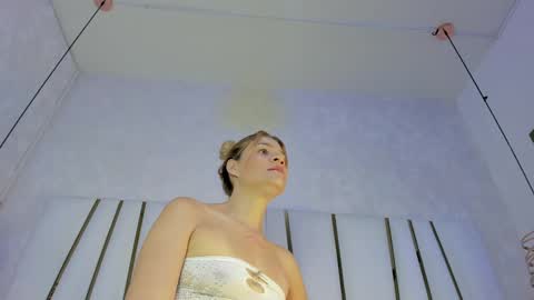 Snapshot of violeet_gray chatting on September 10, 11:54 am violeet_gray online show from September 10, 11:54 am