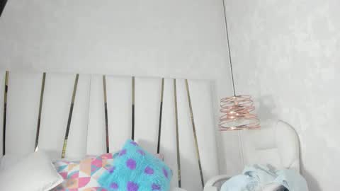 Snapshot of violeet_gray chatting on September 24, 11:35 am violeet_gray online show from September 24, 11:35 am