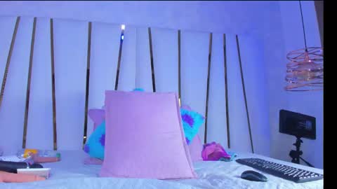 Snapshot of violeet_gray chatting on October 5, 11:41 am violeet_gray online show from October 5, 11:41 am
