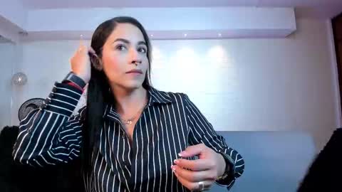 Violett  Everyday From 0530 to 1430 Col Time online show from November 19, 10:37 am