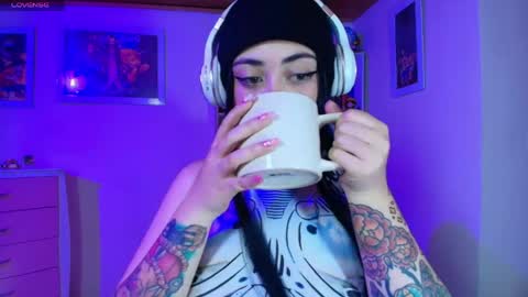 violet online show from April 15, 2:40 am