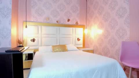 Snapshot of violet15petite chatting on February 28, 11:55 am Violet online show from February 28, 11:55 am