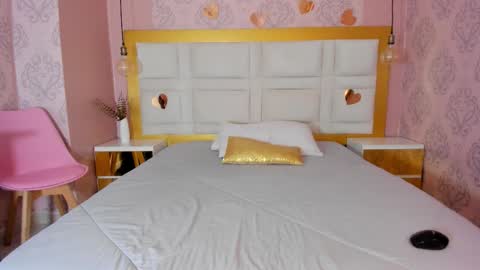 Snapshot of violet15petite chatting on March 1, 12:29 pm Violet online show from March 1, 12:29 pm