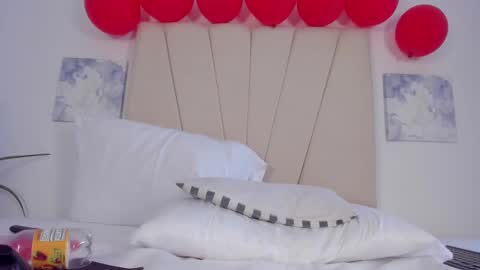 Violet online show from February 14, 8:15 pm