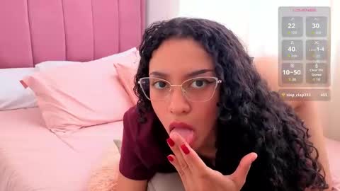 violet__15 online show from May 11, 4:04 pm