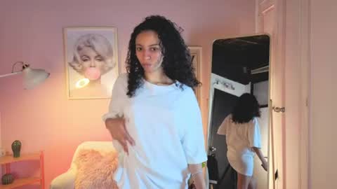 Snapshot of violet__15 chatting on July 9, 12:20 pm violet__15 online show from July 9, 12:20 pm