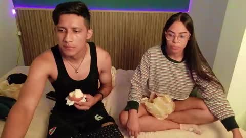 violet_and_dylan online show from December 14, 12:10 pm