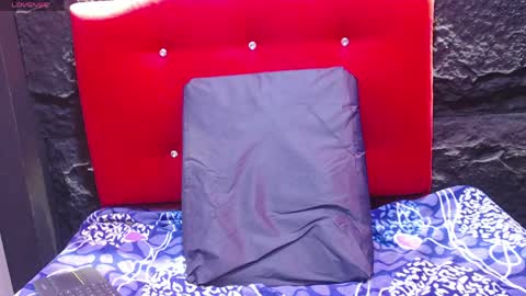 Violet online show from April 14, 2:45 pm