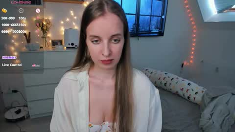 Violet online show from March 5, 1:18 pm