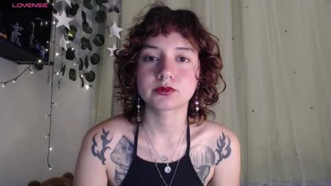 Snapshot of violet_bluee chatting on April 23, 6:14 am Violet online show from April 23, 6:14 am