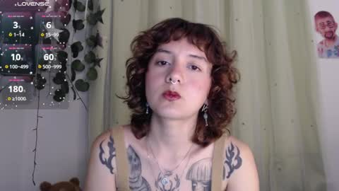 Snapshot of violet_bluee chatting on May 2, 7:24 am Violet online show from May 2, 7:24 am