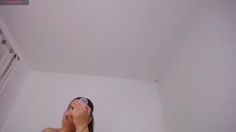 Snapshot of violet_giraldo chatting on February 8, 3:48 pm violet_giraldo online show from February 8, 3:48 pm