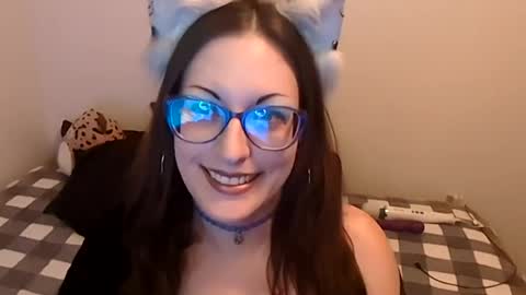 Snapshot of violet_kitty_9 chatting on August 2, 5:28 am Violet Kitty online show from August 2, 5:28 am