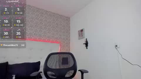 Snapshot of violet_moon20 chatting on June 10, 10:41 pm Violet online show from June 10, 10:41 pm