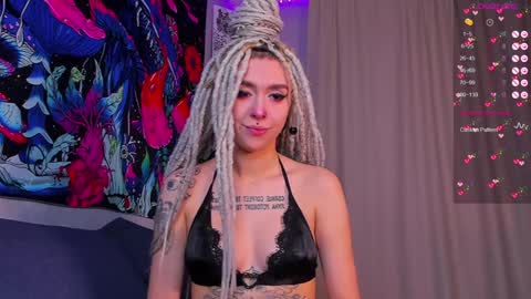 Snapshot of violet_walker7 chatting on January 7, 11:05 am Violet online show from January 7, 11:05 am