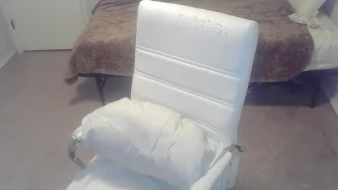 Snapshot of violet_winter97 chatting on January 8, 1:21 am violet_winter97 online show from January 8, 1:21 am