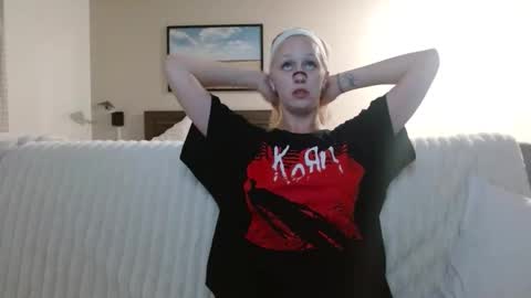 Snapshot of violet_winter97 chatting on November 5, 6:35 am violet_winter97 online show from November 5, 6:35 am