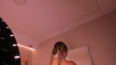 Snapshot of violeta_abel chatting on October 8, 11:19 am Violeta online show from October 8, 11:19 am