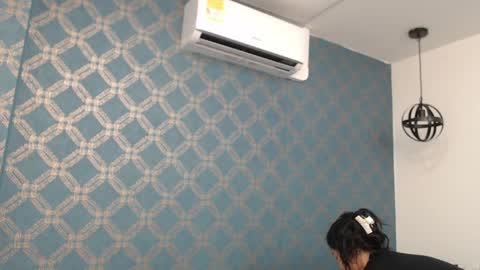 Violeta  online show from December 16, 1:21 am