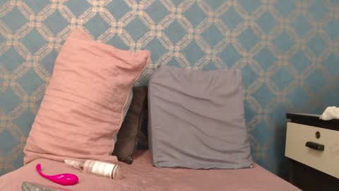 Violeta  online show from December 17, 1:07 am