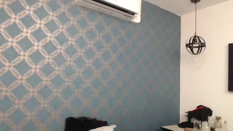 Violeta  online show from December 19, 1:18 am