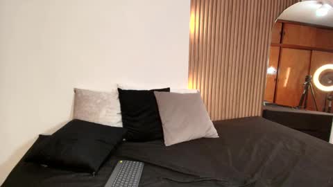 Violet  online show from March 3, 4:35 pm