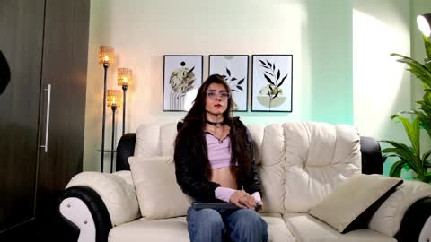 Violeta online show from April 6, 7:15 pm