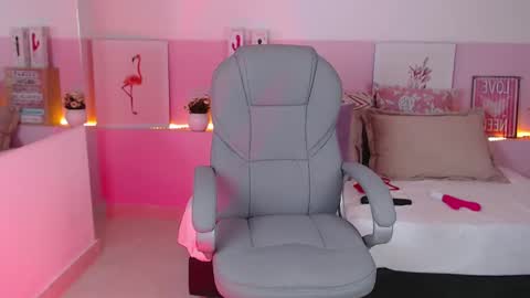 Snapshot of violeta_leon chatting on February 22, 7:01 am Violeta leon online show from February 22, 7:01 am