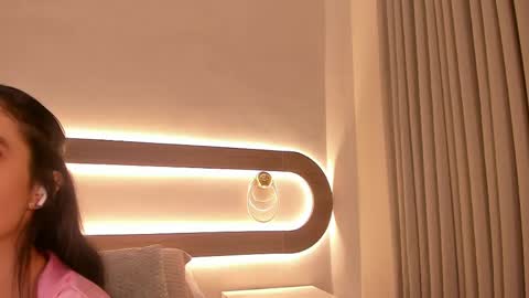 Violeta Sum online show from April 1, 1:01 pm