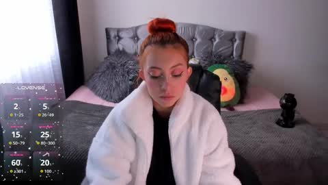 Violeta  Help me reach 150 thumbs up    online show from March 27, 9:36 pm