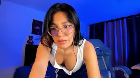 Snapshot of violetbunnyy1 chatting on October 23, 2:44 am Violet online show from October 23, 2:44 am