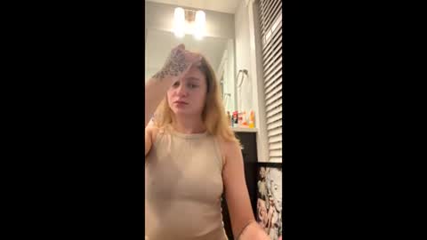 violetcams_xo online show from May 8, 3:23 am