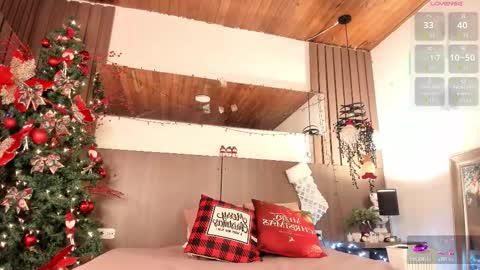 Snapshot of violetcarson_ chatting on December 15, 1:37 pm Violet online show from December 15, 1:37 pm