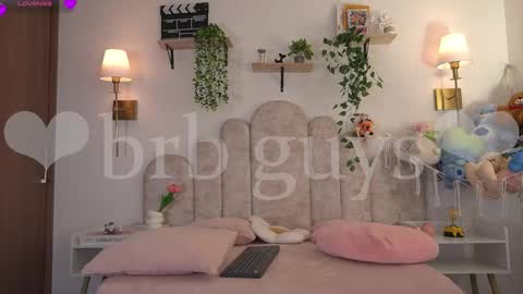 violeth___ online show from March 27, 1:00 pm